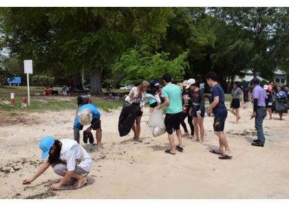 2017–11-14 逾900志愿者沙敦海滩清2.5吨垃圾